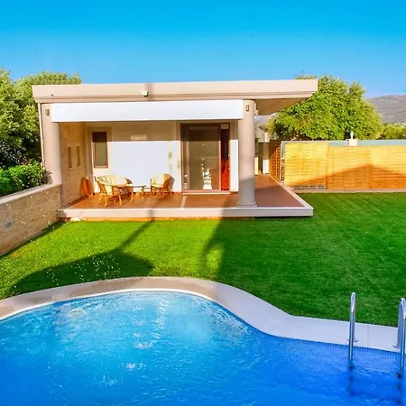 別荘 Chania Oasis With Heated Pool ハニア