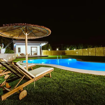 Chania Oasis With Heated Pool ハニア